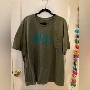 REI army green, short sleeve tshirt, men’s size XXL, organic cotton